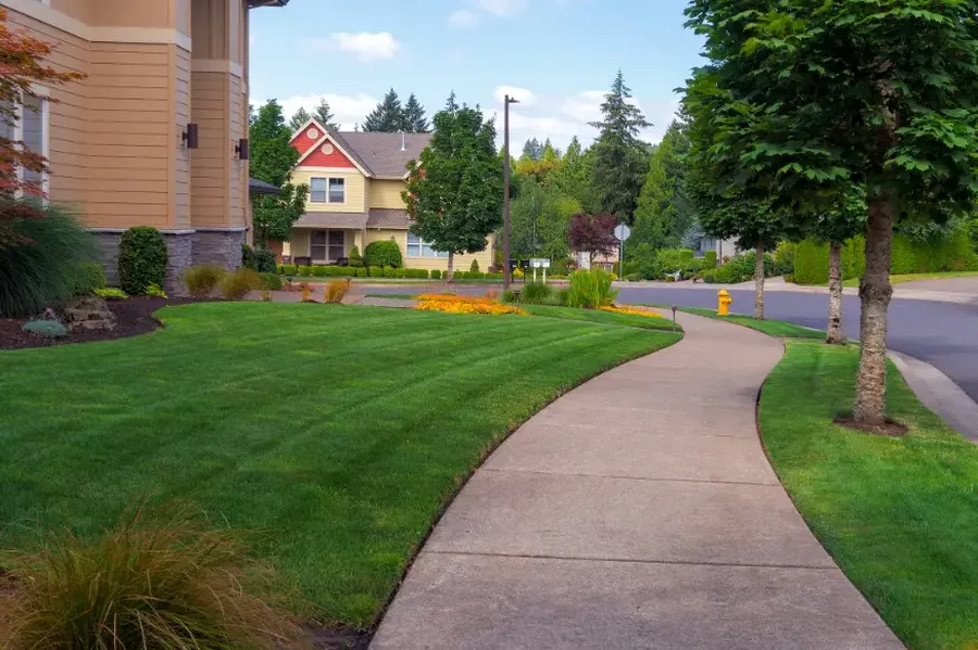 Tips For Effective Lawn Maintenance In Different Climates in Federal Way, WA